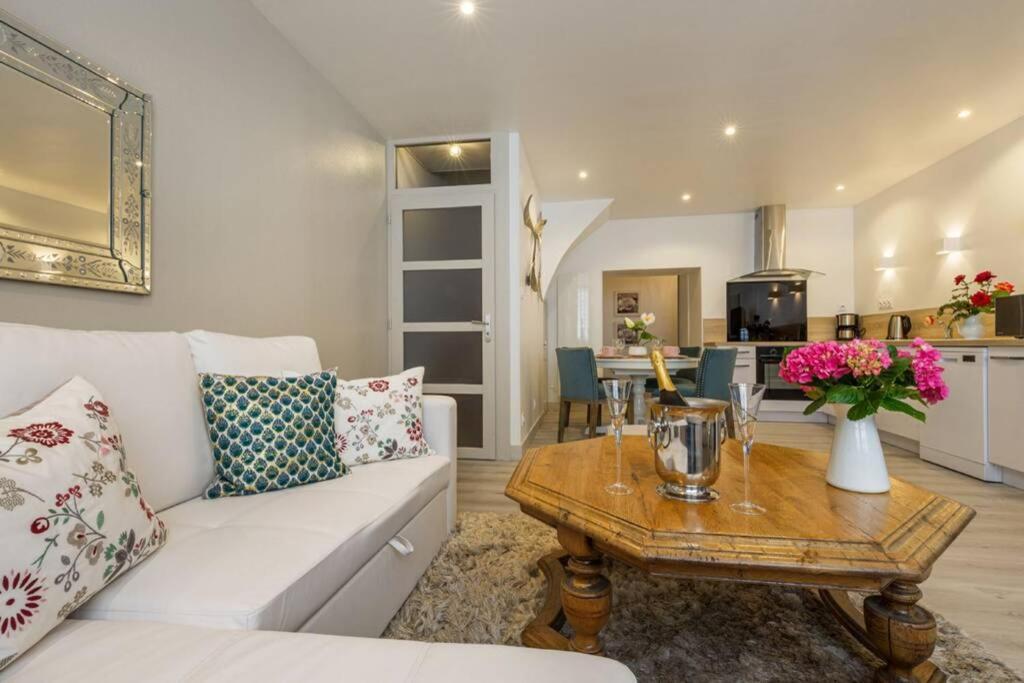 Chez La Tante Louise - Appartement Prive De Charme Passenans Bagian luar foto