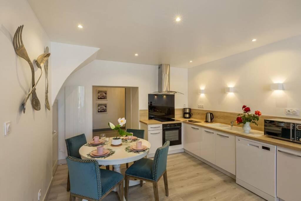 Chez La Tante Louise - Appartement Prive De Charme Passenans Bagian luar foto