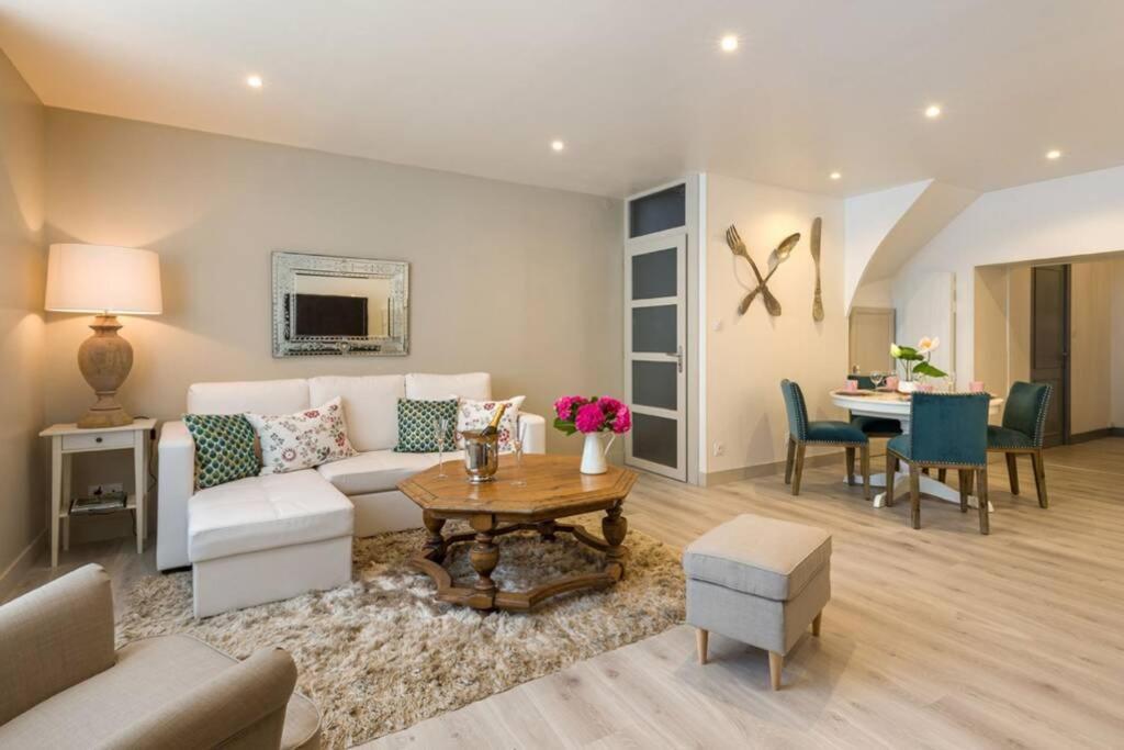 Chez La Tante Louise - Appartement Prive De Charme Passenans Bagian luar foto